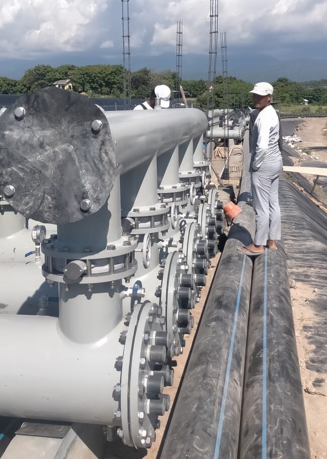 Hệ thống UV trên một trại tôm